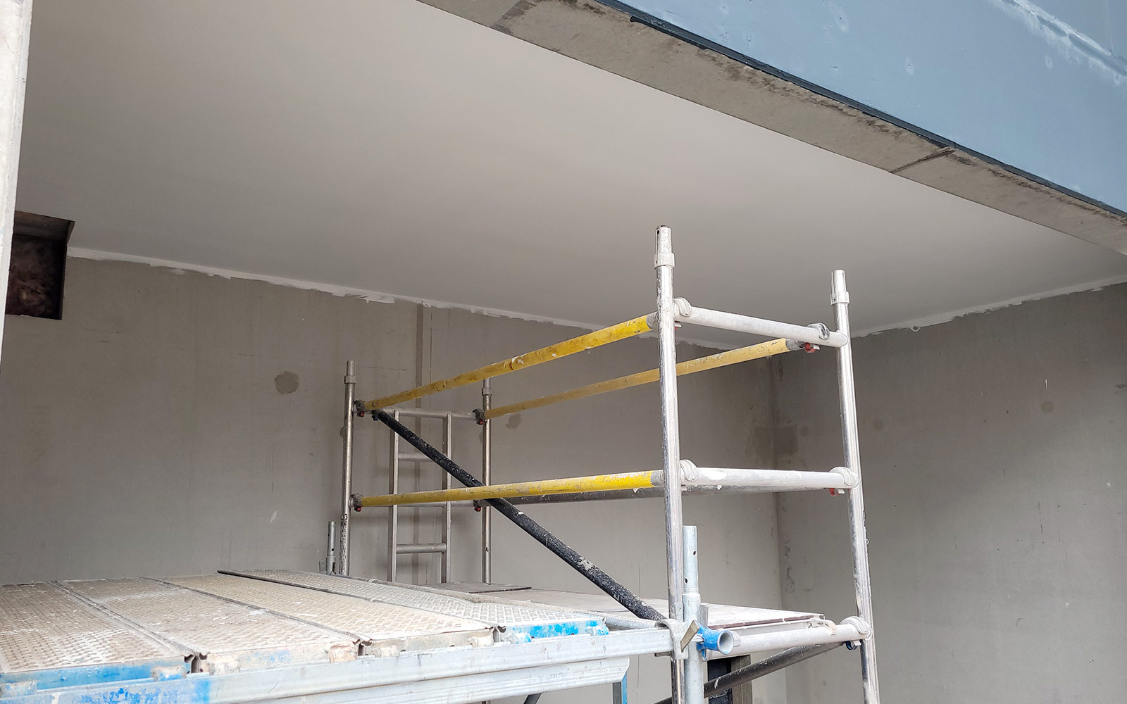 Habillage d'un plafond avec isolation pour un CHU