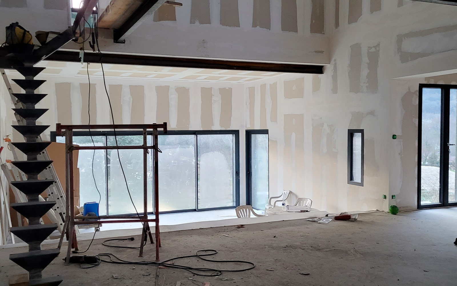 Création d'un salon complet pour un particulier en placo à Poet Laval