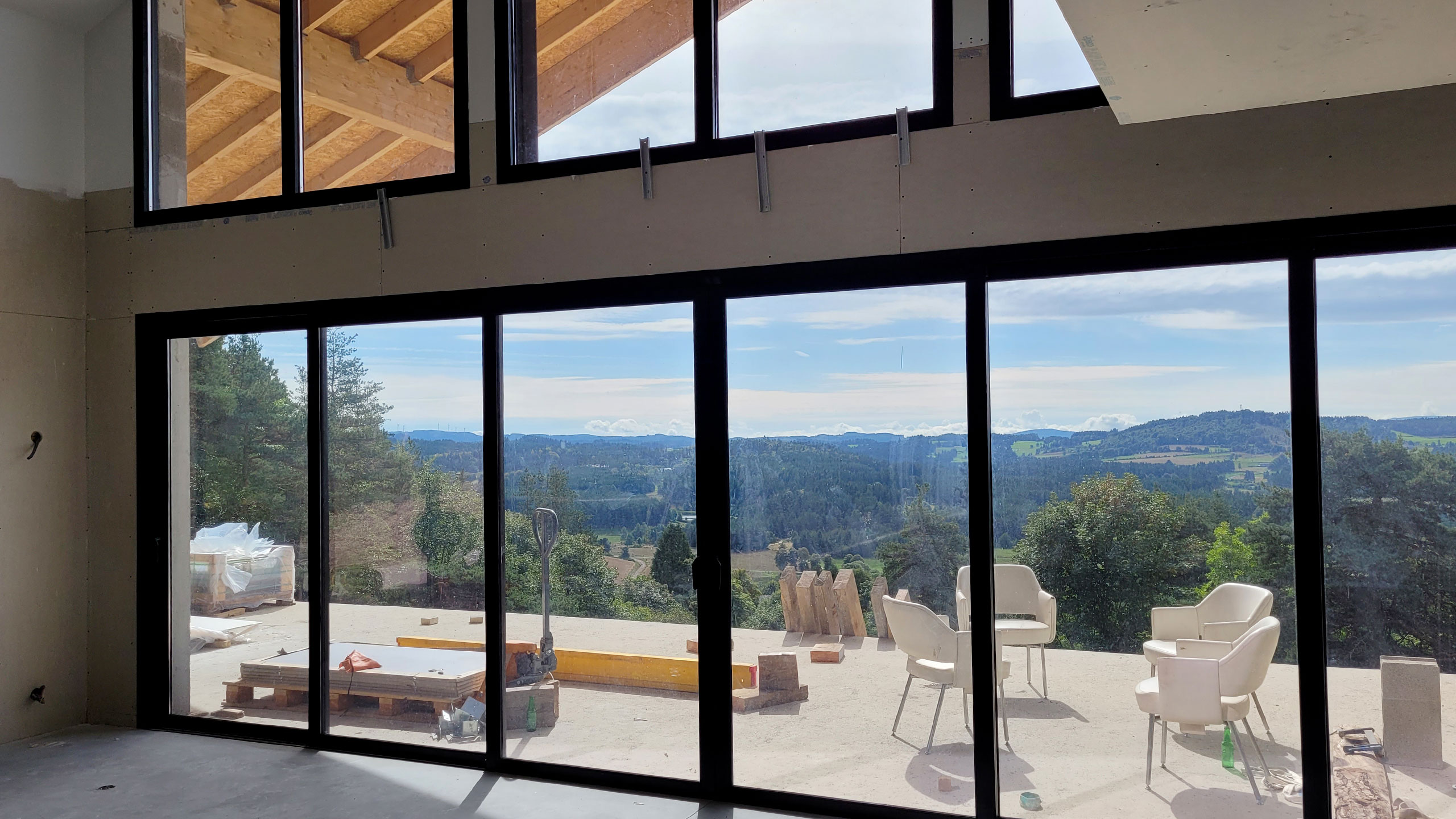 Isolation sur maison neuve avec baie vitrée