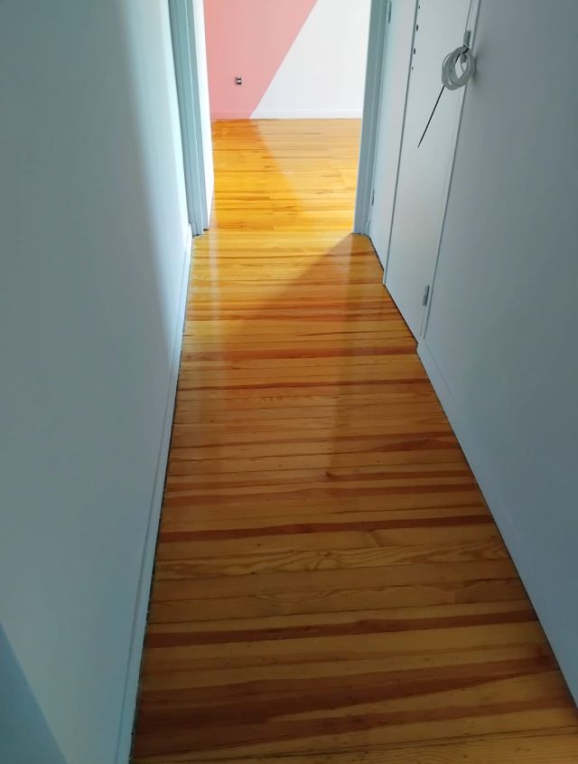 Vitrification d'un parquet après ponçage et rénovation