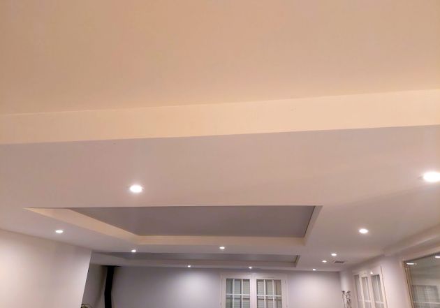 Peinture plafond en blanc après rénovation