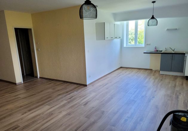Pose de parquet flottant après rénovation des sols en bois